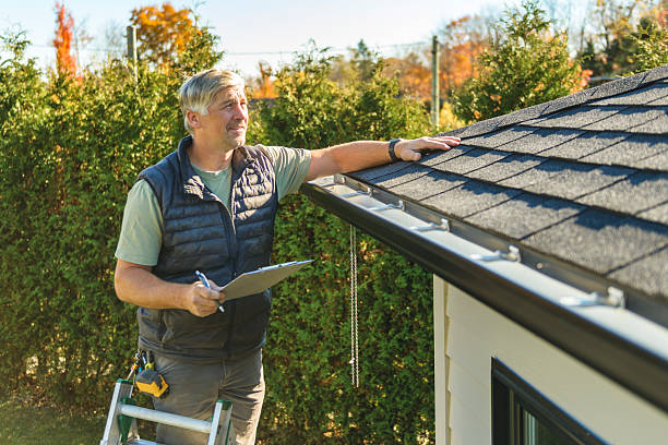 Professional Roofing technician working in Oregon City, OR